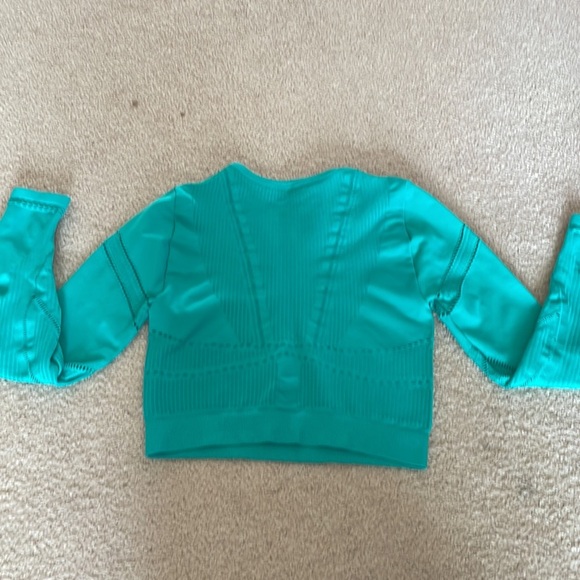 Womens Fabletics Workout Shirt - Picture 3 of 3